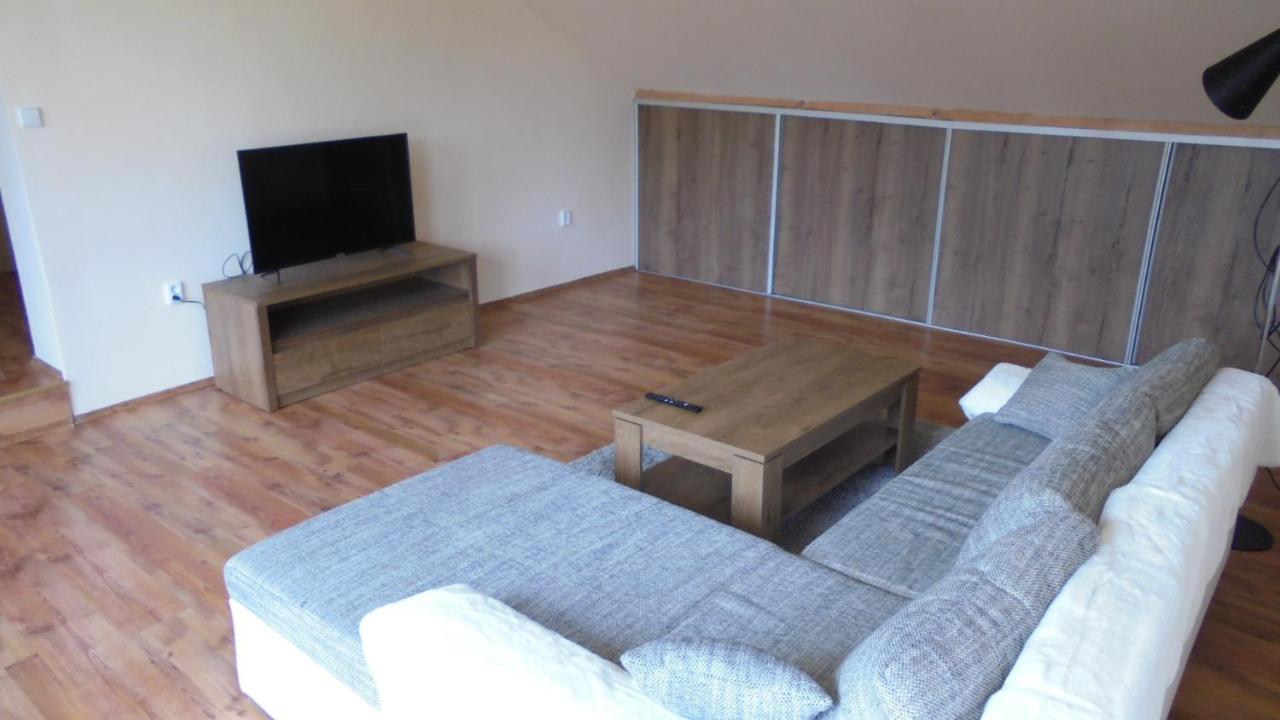 Apartman Aya Janov nad Nisou Exteriör bild